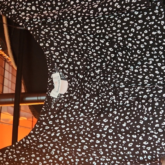 Black Cheetah Print Loose Fit Top - Picture 2 of 4